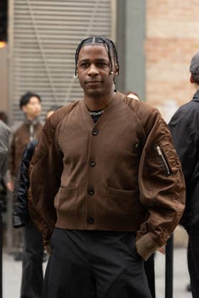 Yame Arrivées au défilé Sacai Collection Homme Prêt à Porter Automne Hiver 2026 2027 lors de la Fashion Week de Paris PFW le 25 janvier 2026 Shana Abitbol Bestimage Arriving at the Sacai Mens Ready to Wear Fall Winter 2026 2027 Collection show during Paris Fashion Week PFW on January 25, 2026 Paris France  Copyright: xShanaxAbitbolx xBestimagexShanaxAbitbolx xBestimagex