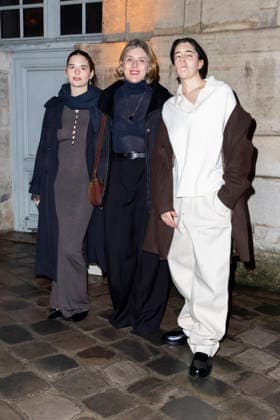 Rebecca Elkaim, Valerie Donzelli, Gabriel Donzelli - Photo Call du Défilé de mode Jacquemus Collection Hommes Automne Hiver Printemps Été dans le cadre de la Fashion Week de Paris, France, le 25 janvier 2026 Olivier Borde Bestimage Photocall of the Jacquemus Show, Menswear Fall Win Collection as part of Paris Fashion Week, France, January, 2026 Olivier Borde Bestimage Paris France  Copyright: xOLIVIERxBORDEx xBESTIMAGExOLIVIERxBORDEx xBESTIMAGEx