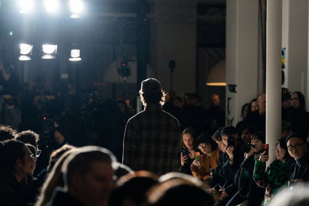 PFW - Agnes B Runway A model walks the runway during the Agnes B Menswear Fall Winter 2026-2027 Presentation as part of Paris Fashion Week on January 25, 2026 in Paris, France. Photo by LounisPhotography ABACAPRESS.COM Paris France  Copyright: xLounisPhotography ABACAx