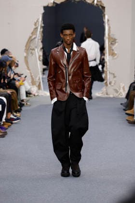 Défilé Sacai Collection Homme Prêt à Porter Automne Hiver 2026 2027 lors de la Fashion Week de Paris, le 25 janvier 2026 Sacai Fashion Show Men Ready to Wear Fall Winter 2026 2027 Collection , during Paris Fashion Week on january 25th 2026 Paris France  Copyright: xAgencex xBestimagexAgencex xBestimagex