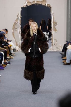 Défilé Sacai Collection Homme Prêt à Porter Automne Hiver 2026 2027 lors de la Fashion Week de Paris, le 25 janvier 2026 Sacai Fashion Show Men Ready to Wear Fall Winter 2026 2027 Collection , during Paris Fashion Week on january 25th 2026 Paris France  Copyright: xAgencex xBestimagexAgencex xBestimagex