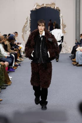 Défilé Sacai Collection Homme Prêt à Porter Automne Hiver 2026 2027 lors de la Fashion Week de Paris, le 25 janvier 2026 Sacai Fashion Show Men Ready to Wear Fall Winter 2026 2027 Collection , during Paris Fashion Week on january 25th 2026 Paris France  Copyright: xAgencex xBestimagexAgencex xBestimagex
