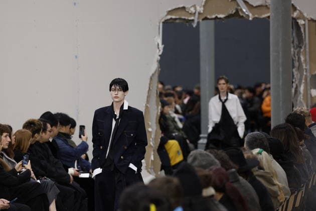 Défilé Sacai Collection Homme Prêt à Porter Automne Hiver 2026 2027 lors de la Fashion Week de Paris, le 25 janvier 2026 Sacai Fashion Show Men Ready to Wear Fall Winter 2026 2027 Collection , during Paris Fashion Week on january 25th 2026 Paris France  Copyright: xAgencex xBestimagexAgencex xBestimagex