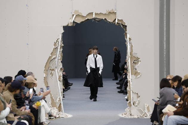 Défilé Sacai Collection Homme Prêt à Porter Automne Hiver 2026 2027 lors de la Fashion Week de Paris, le 25 janvier 2026 Sacai Fashion Show Men Ready to Wear Fall Winter 2026 2027 Collection , during Paris Fashion Week on january 25th 2026 Paris France  Copyright: xAgencex xBestimagexAgencex xBestimagex