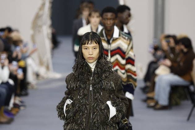 Défilé Sacai Collection Homme Prêt à Porter Automne Hiver 2026 2027 lors de la Fashion Week de Paris, le 25 janvier 2026 Sacai Fashion Show Men Ready to Wear Fall Winter 2026 2027 Collection , during Paris Fashion Week on january 25th 2026 Paris France  Copyright: xAgencex xBestimagexAgencex xBestimagex