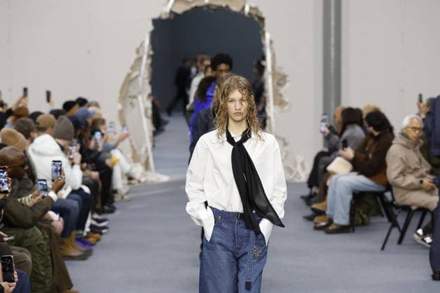 Défilé Sacai Collection Homme Prêt à Porter Automne Hiver 2026 2027 lors de la Fashion Week de Paris, le 25 janvier 2026 Sacai Fashion Show Men Ready to Wear Fall Winter 2026 2027 Collection , during Paris Fashion Week on january 25th 2026 Paris France  Copyright: xAgencex xBestimagexAgencex xBestimagex