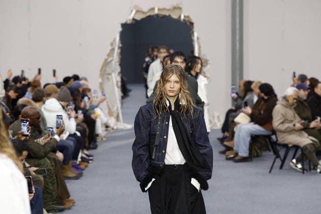 Défilé Sacai Collection Homme Prêt à Porter Automne Hiver 2026 2027 lors de la Fashion Week de Paris, le 25 janvier 2026 Sacai Fashion Show Men Ready to Wear Fall Winter 2026 2027 Collection , during Paris Fashion Week on january 25th 2026 Paris France  Copyright: xAgencex xBestimagexAgencex xBestimagex