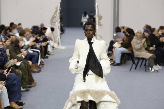 Défilé Sacai Collection Homme Prêt à Porter Automne Hiver 2026 2027 lors de la Fashion Week de Paris, le 25 janvier 2026 Sacai Fashion Show Men Ready to Wear Fall Winter 2026 2027 Collection , during Paris Fashion Week on january 25th 2026 Paris France  Copyright: xAgencex xBestimagexAgencex xBestimagex