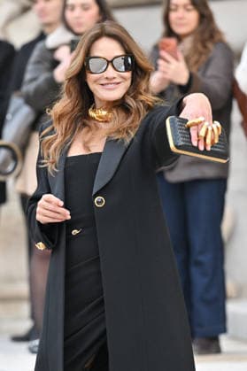 PFW Haute Couture Schiaparelli Outside Arrivals Carla Bruni Sarkozy arriving at the Schiaparelli show during Paris Fashion Week Haute Couture in Paris, France on January 26, 2026. Photo by Julien Reynaud APS-Medias ABACAPRESS.COM Paris France  Copyright: xReynaudxJulien APS-Medias ABACAx
