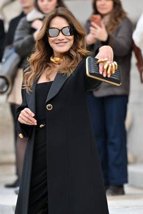 PFW Haute Couture Schiaparelli Outside Arrivals Carla Bruni Sarkozy arriving at the Schiaparelli show during Paris Fashion Week Haute Couture in Paris, France on January 26, 2026. Photo by Julien Reynaud APS-Medias ABACAPRESS.COM Paris France  Copyright: xReynaudxJulien APS-Medias ABACAx