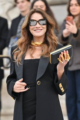 PFW Haute Couture Schiaparelli Outside Arrivals Carla Bruni Sarkozy arriving at the Schiaparelli show during Paris Fashion Week Haute Couture in Paris, France on January 26, 2026. Photo by Julien Reynaud APS-Medias ABACAPRESS.COM Paris France  Copyright: xReynaudxJulien APS-Medias ABACAx