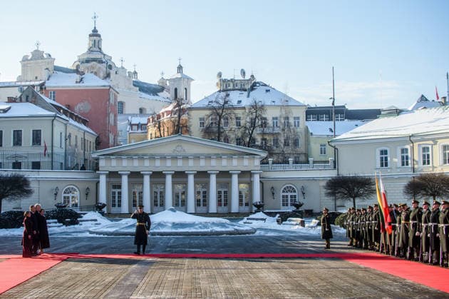 Zelenskyy and Nawrocki visit Vilnius,Lithuania - 25 JAN 2025. Polish President Karol Nawrocki and First Lady Marta Nawrocka, Lithuanian President Gitanas Nauseda and First Lady Diana Nausediene seen during the ceremony at Presidential Palace. Polish President Karol Nawrocki, Ukrainian President Volodymyr Zelenskyy, and Lithuanian President Gitanas Nauseda met in Vilnius on Sunday to mark the 163rd anniversary of the January Uprising. The leaders, accompanied by the First Ladies, took part in commemorative events including a solemn Mass at Vilnius Cathedral and wreath-laying ceremonies at the Old Rasai Cemetery, honoring the 1863–1864 uprising against the Russian Empire. Within the Lublin Triangle framework, the presidents also discussed Copyright: xYauhenxYerchakx zelenskyy_nawrocki_vilnius_YYD_4473