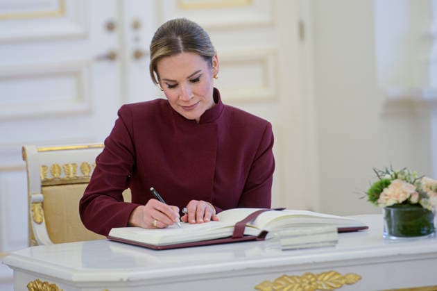 January 25, 2026, Vilnius, Lithuania: Polish First Lady Marta Nawrocka seen signing the guest book during the official meeting with Lithuanian President Gitanas Nauseda at Presidential Palace. Polish President Karol Nawrocki, Ukrainian President Volodymyr Zelenskyy, and Lithuanian President Gitanas Nauseda met in Vilnius on Sunday to mark the 163rd anniversary of the January Uprising. The leaders, accompanied by the First Ladies, took part in commemorative events including a solemn Mass at Vilnius Cathedral and wreath-laying ceremonies at the Old Rasai Cemetery, honoring the 1863 1864 uprising against the Russian Empire...Within the Lublin Triangle framework, the presidents also discussed regional security, military cooperation, and deve - ZUMAs197 20260125_aaa_s197_539 Copyright: xYauhenxYerchakx