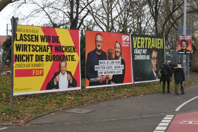 Wahlplakate in Freiburg von FDP, Die Gruenen und SPD fuer die Landtagswahl in Baden-Wuerttemberg am 8. Maerz, 2026. 2026 wird ein Superwahljahr mit fuenf Landtagswahlen. *** Election posters in Freiburg by FDP, The Greens and SPD for the state elections in Baden Wuerttemberg on March 8, 2026 2026 will be a super election year with five state elections