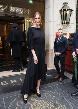 Karlie Kloss leaving the Hotel Le Bristol Paris during Paris Fashion Week PFW , on January 26, 2026 Denis Guignebourg Bestimage Karlie Kloss leaving the Hotel Le Bristol Paris during Paris Fashion Week PFW , on January 26, 2026 Paris France  Copyright: xDenisxGuignebourgx xBestimagexDenisxGuignebourgx xBestimagex