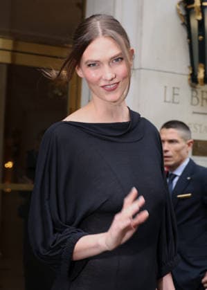 Karlie Kloss leaving the Hotel Le Bristol Paris during Paris Fashion Week PFW , on January 26, 2026 Denis Guignebourg Bestimage Karlie Kloss leaving the Hotel Le Bristol Paris during Paris Fashion Week PFW , on January 26, 2026 Paris France  Copyright: xDenisxGuignebourgx xBestimagexDenisxGuignebourgx xBestimagex