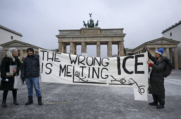 Anti-ICE protest in Berlin BERLIN, GERMANY - JANUARY 26: Demonstrators gather in front of the Brandenburg Gate for 37 year old nurse Alex Jeffrey Pretti who lost his life after getting shot by federal agents, in Minneapolis carrying various placards and protesting against the U.S. Immigration and Customs Enforcement (ICE) in Berlin, Germany on January 26, 2026. Halil Sagirkaya Anadolu Berlin Germany. Editorial use only. Please get in touch for any other usage.  Copyright: x2026xAnadoluxHalilxSagirkayax