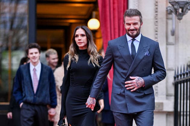 Victoria Beckham and her husband David Beckham Victoria Beckham, accompanied by her family, leaving the Hotel La Réserve to go to the Ministry of Culture to be made a Knight of the Order of Arts and Letters in Paris, France, on January 26, 2026 Yehiel Chekroune Bestimage Victoria Beckham, accompanied by her family, leaving the Hotel La Réserve to go to the Ministry of Culture to be made a Knight of the Order of Arts and Letters in Paris, France, on January 26, 2026 Paris France Copyright: xYehielxChekrounex xBestimagexYehielxChekrounex xBestimagex