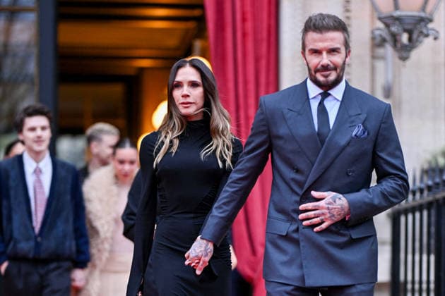 Victoria Beckham and her husband David Beckham Victoria Beckham, accompanied by her family, leaving the Hotel La Réserve to go to the Ministry of Culture to be made a Knight of the Order of Arts and Letters in Paris, France, on January 26, 2026 Yehiel Chekroune Bestimage Victoria Beckham, accompanied by her family, leaving the Hotel La Réserve to go to the Ministry of Culture to be made a Knight of the Order of Arts and Letters in Paris, France, on January 26, 2026 Paris France Copyright: xYehielxChekrounex xBestimagexYehielxChekrounex xBestimagex