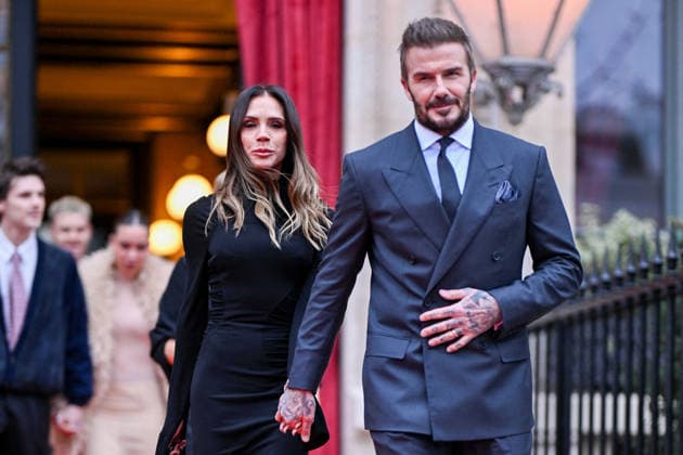 Victoria Beckham and her husband David Beckham Victoria Beckham, accompanied by her family, leaving the Hotel La Réserve to go to the Ministry of Culture to be made a Knight of the Order of Arts and Letters in Paris, France, on January 26, 2026 Yehiel Chekroune Bestimage Victoria Beckham, accompanied by her family, leaving the Hotel La Réserve to go to the Ministry of Culture to be made a Knight of the Order of Arts and Letters in Paris, France, on January 26, 2026 Paris France Copyright: xYehielxChekrounex xBestimagexYehielxChekrounex xBestimagex