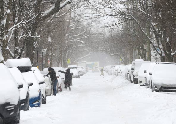 January 26, 2026, Montreal, Quebec, Canada: Heavy snowfall and extreme cold disrupted daily life in Montreal. As schools were closed and thousands were left without power, temperatures dropped to Ã¢ËÜ™13Ã‚Â°C with a wind chill of Ã¢ËÜ™20Ã‚Â°C on Monday, forcing multiple flight cancellations and delays at Trudeau Airport. Montreal Canada - ZUMAs278 20260126_zip_s278_007 Copyright: xSerkanxSenturkx