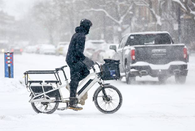 January 26, 2026, Montreal, Quebec, Canada: Heavy snowfall and extreme cold disrupted daily life in Montreal. As schools were closed and thousands were left without power, temperatures dropped to Ã¢ËÜ™13Ã‚Â°C with a wind chill of Ã¢ËÜ™20Ã‚Â°C on Monday, forcing multiple flight cancellations and delays at Trudeau Airport. Montreal Canada - ZUMAs278 20260126_zip_s278_013 Copyright: xSerkanxSenturkx