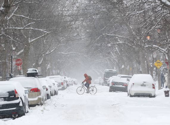 January 26, 2026, Montreal, Quebec, Canada: Heavy snowfall and extreme cold disrupted daily life in Montreal. As schools were closed and thousands were left without power, temperatures dropped to Ã¢ËÜ™13Ã‚Â°C with a wind chill of Ã¢ËÜ™20Ã‚Â°C on Monday, forcing multiple flight cancellations and delays at Trudeau Airport. Montreal Canada - ZUMAs278 20260126_zip_s278_015 Copyright: xSerkanxSenturkx