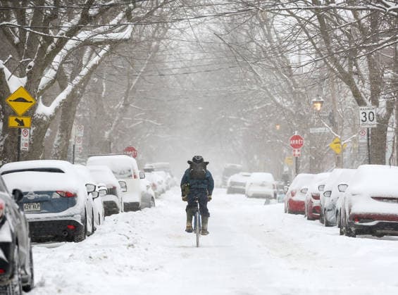 January 26, 2026, Montreal, Quebec, Canada: Heavy snowfall and extreme cold disrupted daily life in Montreal. As schools were closed and thousands were left without power, temperatures dropped to Ã¢ËÜ™13Ã‚Â°C with a wind chill of Ã¢ËÜ™20Ã‚Â°C on Monday, forcing multiple flight cancellations and delays at Trudeau Airport. Montreal Canada - ZUMAs278 20260126_zip_s278_016 Copyright: xSerkanxSenturkx