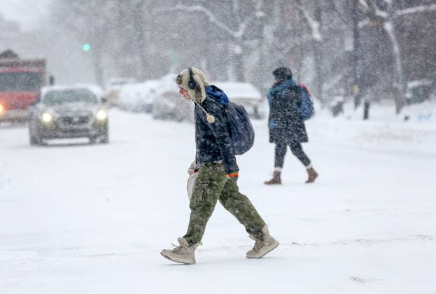 January 26, 2026, Montreal, Quebec, Canada: Heavy snowfall and extreme cold disrupted daily life in Montreal. As schools were closed and thousands were left without power, temperatures dropped to Ã¢ËÜ™13Ã‚Â°C with a wind chill of Ã¢ËÜ™20Ã‚Â°C on Monday, forcing multiple flight cancellations and delays at Trudeau Airport. Montreal Canada - ZUMAs278 20260126_zip_s278_017 Copyright: xSerkanxSenturkx