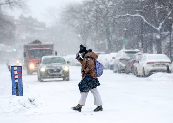January 26, 2026, Montreal, Quebec, Canada: Heavy snowfall and extreme cold disrupted daily life in Montreal. As schools were closed and thousands were left without power, temperatures dropped to Ã¢ËÜ™13Ã‚Â°C with a wind chill of Ã¢ËÜ™20Ã‚Â°C on Monday, forcing multiple flight cancellations and delays at Trudeau Airport. Montreal Canada - ZUMAs278 20260126_zip_s278_019 Copyright: xSerkanxSenturkx