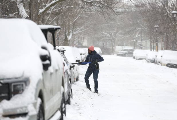 January 26, 2026, Montreal, Quebec, Canada: Heavy snowfall and extreme cold disrupted daily life in Montreal. As schools were closed and thousands were left without power, temperatures dropped to Ã¢ËÜ™13Ã‚Â°C with a wind chill of Ã¢ËÜ™20Ã‚Â°C on Monday, forcing multiple flight cancellations and delays at Trudeau Airport. Montreal Canada - ZUMAs278 20260126_zip_s278_021 Copyright: xSerkanxSenturkx