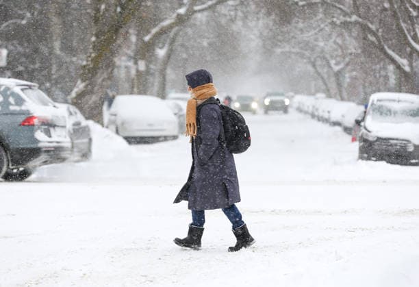 January 26, 2026, Montreal, Quebec, Canada: Heavy snowfall and extreme cold disrupted daily life in Montreal. As schools were closed and thousands were left without power, temperatures dropped to Ã¢ËÜ™13Ã‚Â°C with a wind chill of Ã¢ËÜ™20Ã‚Â°C on Monday, forcing multiple flight cancellations and delays at Trudeau Airport. Montreal Canada - ZUMAs278 20260126_zip_s278_028 Copyright: xSerkanxSenturkx