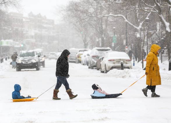January 26, 2026, Montreal, Quebec, Canada: Heavy snowfall and extreme cold disrupted daily life in Montreal. As schools were closed and thousands were left without power, temperatures dropped to Ã¢ËÜ™13Ã‚Â°C with a wind chill of Ã¢ËÜ™20Ã‚Â°C on Monday, forcing multiple flight cancellations and delays at Trudeau Airport. Montreal Canada - ZUMAs278 20260126_zip_s278_027 Copyright: xSerkanxSenturkx