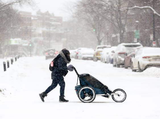 January 26, 2026, Montreal, Quebec, Canada: Heavy snowfall and extreme cold disrupted daily life in Montreal. As schools were closed and thousands were left without power, temperatures dropped to Ã¢ËÜ™13Ã‚Â°C with a wind chill of Ã¢ËÜ™20Ã‚Â°C on Monday, forcing multiple flight cancellations and delays at Trudeau Airport. Montreal Canada - ZUMAs278 20260126_zip_s278_029 Copyright: xSerkanxSenturkx