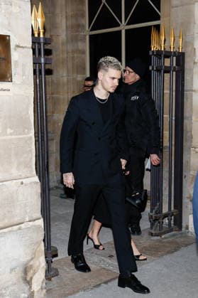 Romeo Beckham Victoria Beckham, just elevated to the rank of Knight of the Order of Arts and Letters, leaves the Ministry of Culture with her family in Paris, France, on January 26, 2026 Cyril Moreau Bestimage Victoria Beckham, just elevated to the rank of Knight of the Order of Arts and Letters, leaves the Ministry of Culture with her family in Paris, France, on January 26, 2026 PAris France  Copyright: xCYRILxMOREAUx xBESTIMAGExCYRILxMOREAUx xBESTIMAGEx