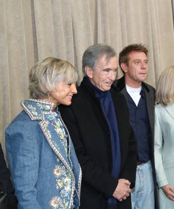 Hélène Arnault, Bernard Arnault and Jonathan Anderson Dir Artistique pose following the Christian Dior Haute Couture Spring Summer 2026 show as part of Paris Fashion Week on January 26, 2026 in Paris, France Bertrand Rindoff Bestimage Celebs attend the Christian Dior Haute Couture Spring Summer 2026 show as part of Paris Fashion Week on January 26, 2026 in Paris, France Paris France  Copyright: xBERTRANDxRINDOFFxPETROFFx xBESTIMAGExBERTRANDxRINDOFFxPETROFFx xBESTIMAGEx