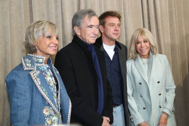 Hélène Arnault, Bernard Arnault, Jonathan Anderson Dir Artistique and Brigitte Macron pose following the Christian Dior Haute Couture Spring Summer 2026 show as part of Paris Fashion Week on January 26, 2026 in Paris, France Bertrand Rindoff Bestimage Celebs attend the Christian Dior Haute Couture Spring Summer 2026 show as part of Paris Fashion Week on January 26, 2026 in Paris, France Paris France  Copyright: xBERTRANDxRINDOFFxPETROFFx xBESTIMAGExBERTRANDxRINDOFFxPETROFFx xBESTIMAGEx