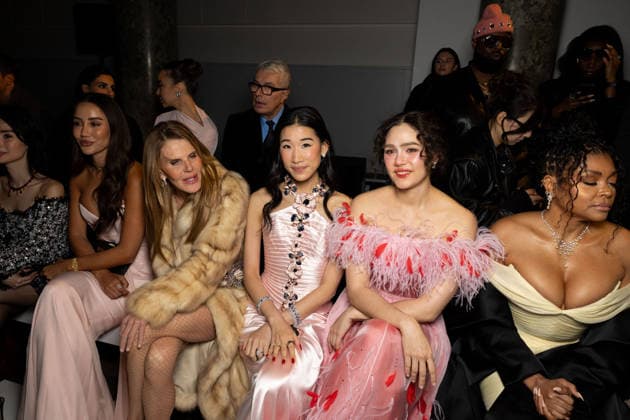 Becca Bloom, Araya Hargate at Tamara Ralph Haute Couture Collection Spring Ete 2026 during Paris Fashion Week PFW on 26th January 2026 Jeremy MELLOUL Bestimage Celebrities at Tamara Ralph Haute Couture Spring summer 2026 during Paris Fashion Week on 26th January 2026 Paris France  Copyright: xJeremyxMelloulx xBestimagexJeremyxMelloulx xBestimagex