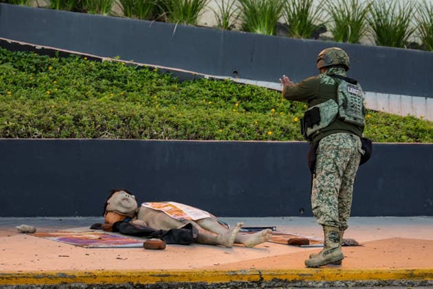Body found with narco-messages in commercial area of Culiacan in Mexico SINALOA, MEXICO - JANUARY 26: (EDITOR S NOTE: Image depicts death) A man is found dead, tortured, and with the skin removed from his face in front of the Cuatro Rios shopping plaza, located in the main commercial area of Culiacan, as the Mexican Army secures the area until investigations are completed, in Sinaloa, Mexico, on January 26, 2026. Three narco-messages written on banners, along with additional mutilated body parts belonging to the victim, are found next to the body. Jesus Verdugo Anadolu Culiacan Mexico. Editorial use only. Please get in touch for any other usage. Copyright: x2026xAnadoluxJesusxVerdugox