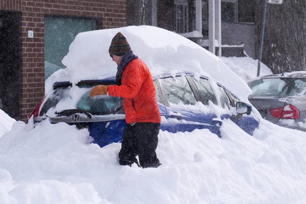 Aftermath of the Snowstorm in Toronto TORONTO, CANADA - JANUARY 26 : A man clears snow of a car after a heavy snowfall in Toronto, Ontario, Canada on January 26, 2026. Mert Alper Dervis Anadolu Ontario Canada. Editorial use only. Please get in touch for any other usage.  Copyright: x2026xAnadoluxMertxAlperxDervisx