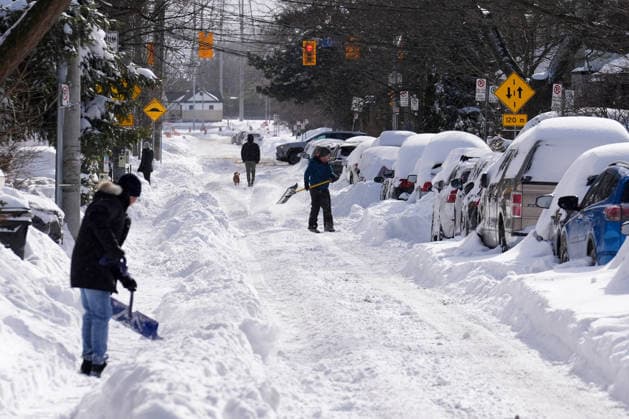 Aftermath of the Snowstorm in Toronto TORONTO, CANADA - JANUARY 26 : Residents shovel snow after a heavy snowfall in Toronto, Ontario, Canada on January 26, 2026. Mert Alper Dervis Anadolu Ontario Canada. Editorial use only. Please get in touch for any other usage.  Copyright: x2026xAnadoluxMertxAlperxDervisx