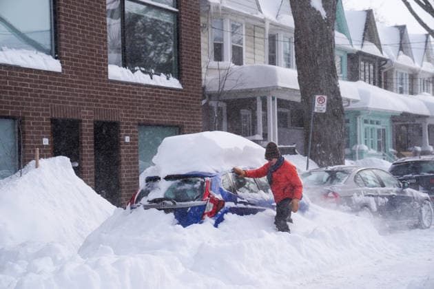 Aftermath of the Snowstorm in Toronto TORONTO, CANADA - JANUARY 26 : A man clears snow of a car after a heavy snowfall in Toronto, Ontario, Canada on January 26, 2026. Mert Alper Dervis Anadolu Ontario Canada. Editorial use only. Please get in touch for any other usage.  Copyright: x2026xAnadoluxMertxAlperxDervisx