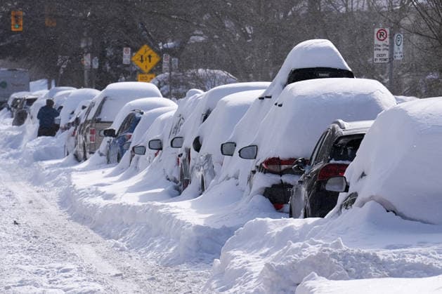 Aftermath of the Snowstorm in Toronto TORONTO, CANADA - JANUARY 26 : Parked cars buried in snow are seen after a heavy snowfall in Toronto, Ontario, Canada on January 26, 2026. Mert Alper Dervis Anadolu Ontario Canada. Editorial use only. Please get in touch for any other usage.  Copyright: x2026xAnadoluxMertxAlperxDervisx
