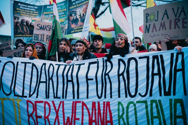 Siegen, Deutschland, Europa, Eine kurdische Demonstration in Deutschland zur Unterstützung von Westkurdistan Rojava gegen Angriffe syrischer Fraktionen. Siegen Deutschland *** Siegen, Germany, Europe, A Kurdish demonstration in Germany in support of Western Kurdistan Rojava against attacks by Syrian factions Siegen Germany Copyright: xOrhanxHabashx