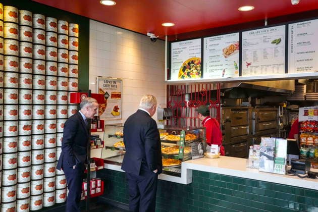 January 26, 2026, Toronto, On, CANADA: Prime Minister Mark Carney and Ontario Premier Doug Ford order pizza at a local franchise after their meeting on Monday January 26, 2026. Toronto CANADA  - ZUMAc35_ 20260126_zaf_c35_058 Copyright: xChrisxYoungx
