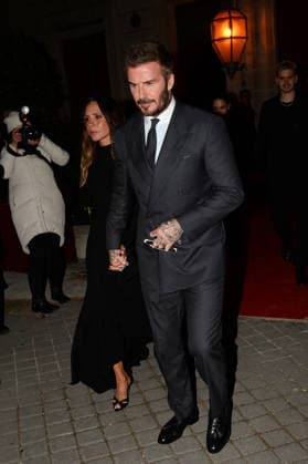 David et Victoria Beckham La famille Beckham quittent leur hôtel La Réserve pour aller dîner dans Paris lors de la Fashion Week PFW le 26 janvier 2026 Victoria Beckham vient tout juste élevée au rang de Chevalier des Arts et des Lettres The Beckham family leave their hotel La Réserve to go to dinner in Paris during Fashion Week PFW on January 26, 2026 Victoria Beckham has just been elevated to the rank of Knight of the Order of Arts and Letters Paris France  Copyright: xAgencex xBestimagexAgencex xBestimagex