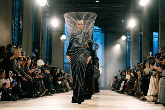 PFW - Rahul Mishra Runway A model walks the runway durinh the Rahul Mishra Haute Couture Week Spring Summer 2026 show as part of the Paris Fashion Week. Paris, France on January 26, 2026. Photo by LounisPhotography ABACAPRESS.COM PAris France  Copyright: xLounisPhotography ABACAx