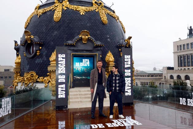 Chris Hemsworth presents the film Escape Route in Madrid Actor Chris Hemsworth and director Bart Layton during the presentation of the film Escape Route at Club Metropolis, January 27, 2026, in Madrid Spain FAMOSOSOS CINE FILM HOLLYWOOD MOVIE Madrid Madrid Madrid Spain  Copyright: xJosexVelascox 7246972