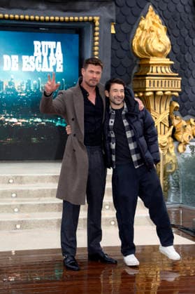 Chris Hemsworth presents the film Escape Route in Madrid Actor Chris Hemsworth and director Bart Layton during the presentation of the film Escape Route at Club Metropolis, January 27, 2026, in Madrid Spain FAMOSOSOS CINE FILM HOLLYWOOD MOVIE Madrid Madrid Madrid Spain  Copyright: xJosexVelascox 7246975