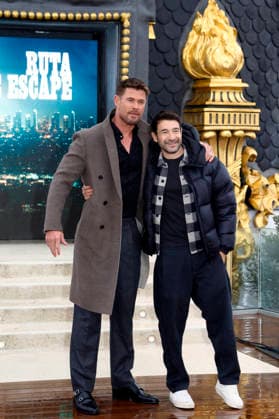 Chris Hemsworth presents the film Escape Route in Madrid Actor Chris Hemsworth and director Bart Layton during the presentation of the film Escape Route at Club Metropolis, January 27, 2026, in Madrid Spain FAMOSOSOS CINE FILM HOLLYWOOD MOVIE Madrid Madrid Madrid Spain  Copyright: xJosexVelascox 7246977
